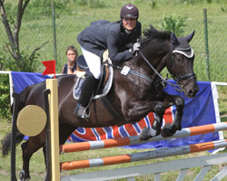 Siegerin des L-Zeitspringens in Schwarbe wurde Maria Zilian aus Barth mit Gouliver.